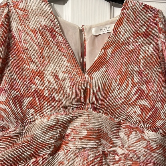 Astr | Dresses | Astr The Label Floral 